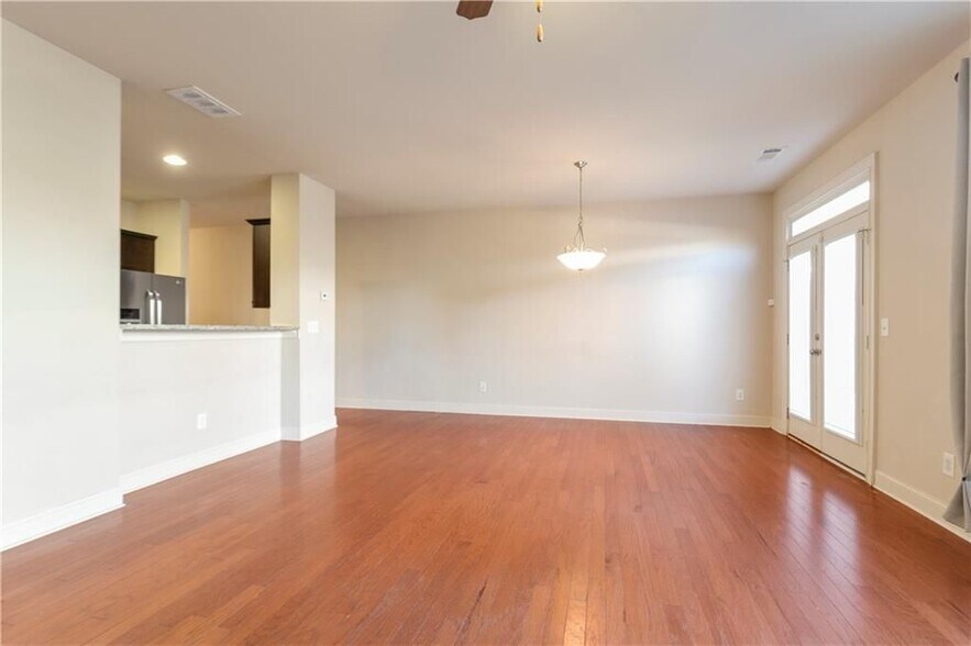 Building Photo - 2394 Whiteoak Ct SE