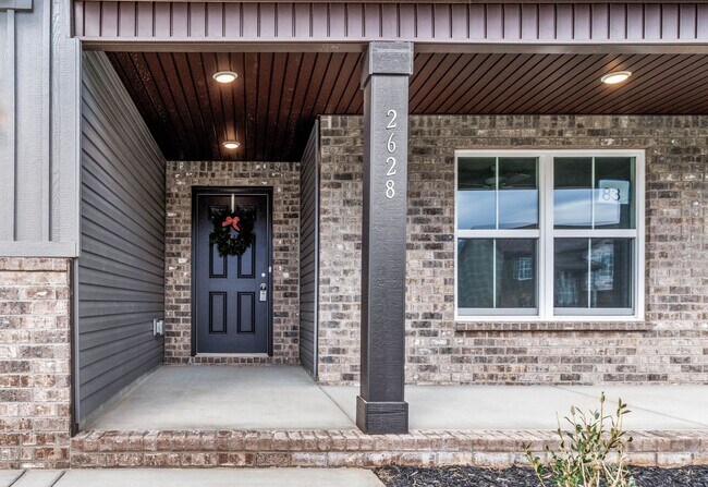 Building Photo - 3 Bedroom 3 Bath Home For Rent Near Post!
