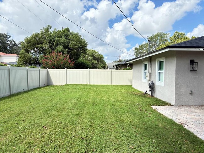 Building Photo - 2680 Fitzhugh Rd