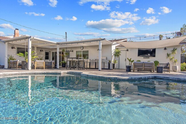 Building Photo - 1449 Norwich Ave