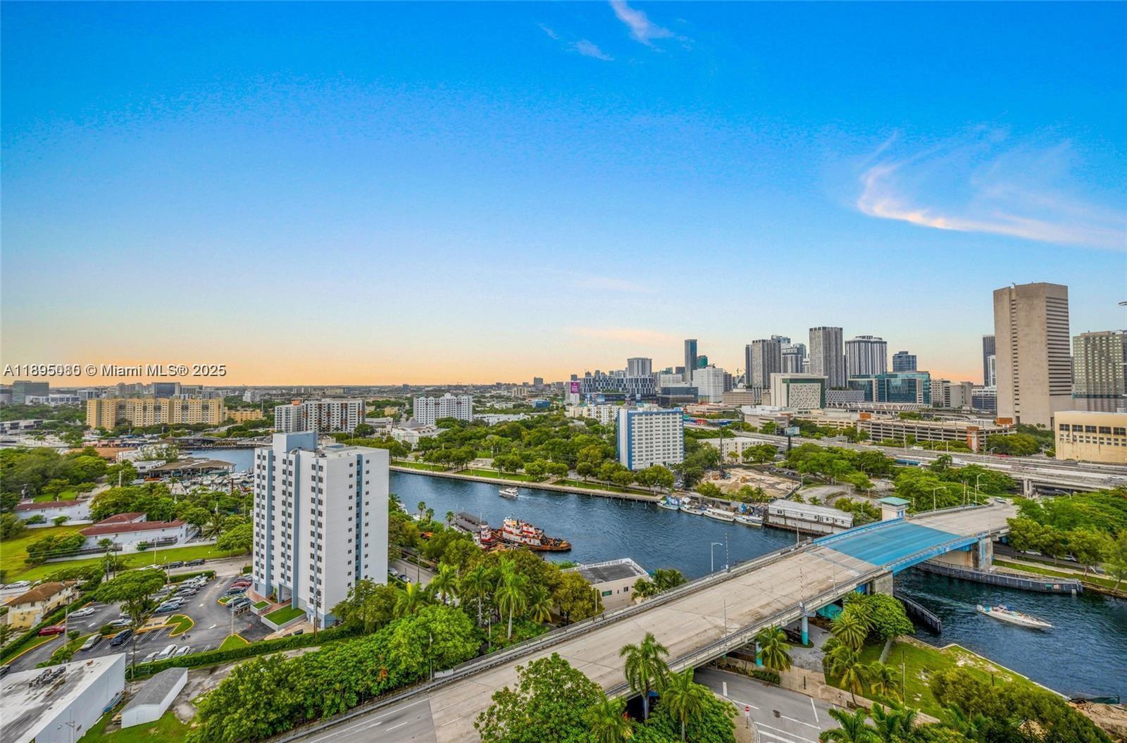 Building Photo - 10 SW South River Dr