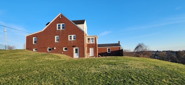 Building Photo - 1142 Fells Church Rd