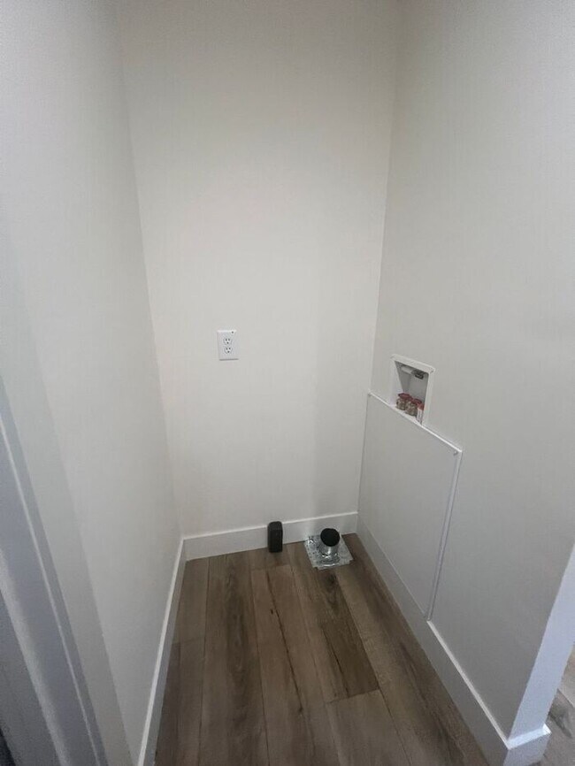 Building Photo - Coming Soon! Newly built 2024 mobile home, 1 BR, all lvp flooring, stainless steel appliances