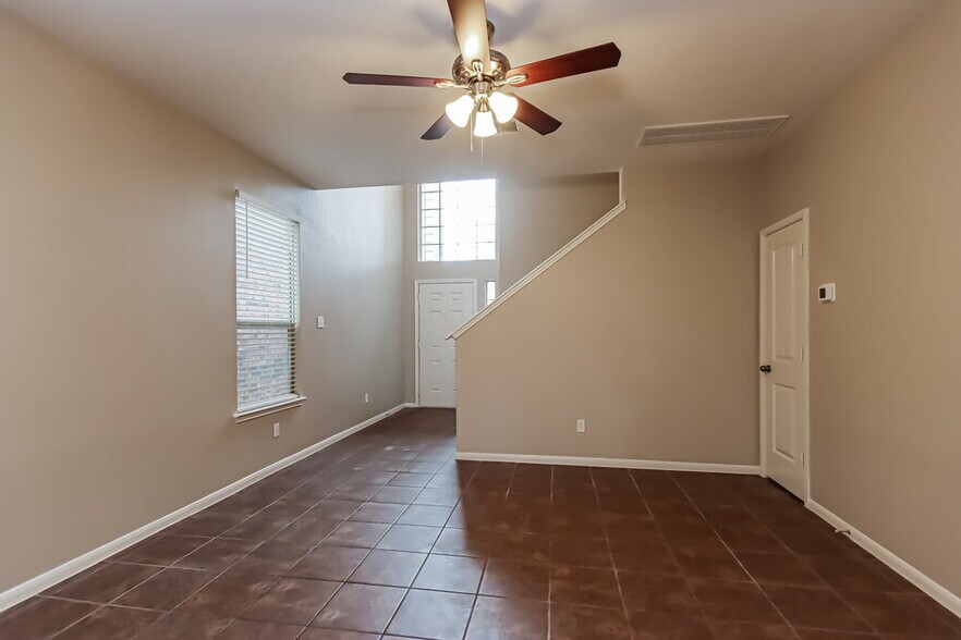 Building Photo - 17115 Amarose Dr