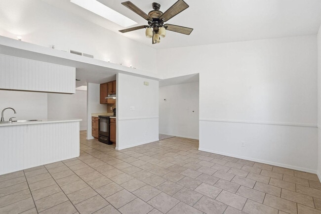 Building Photo - 2020 W Union Hills Dr