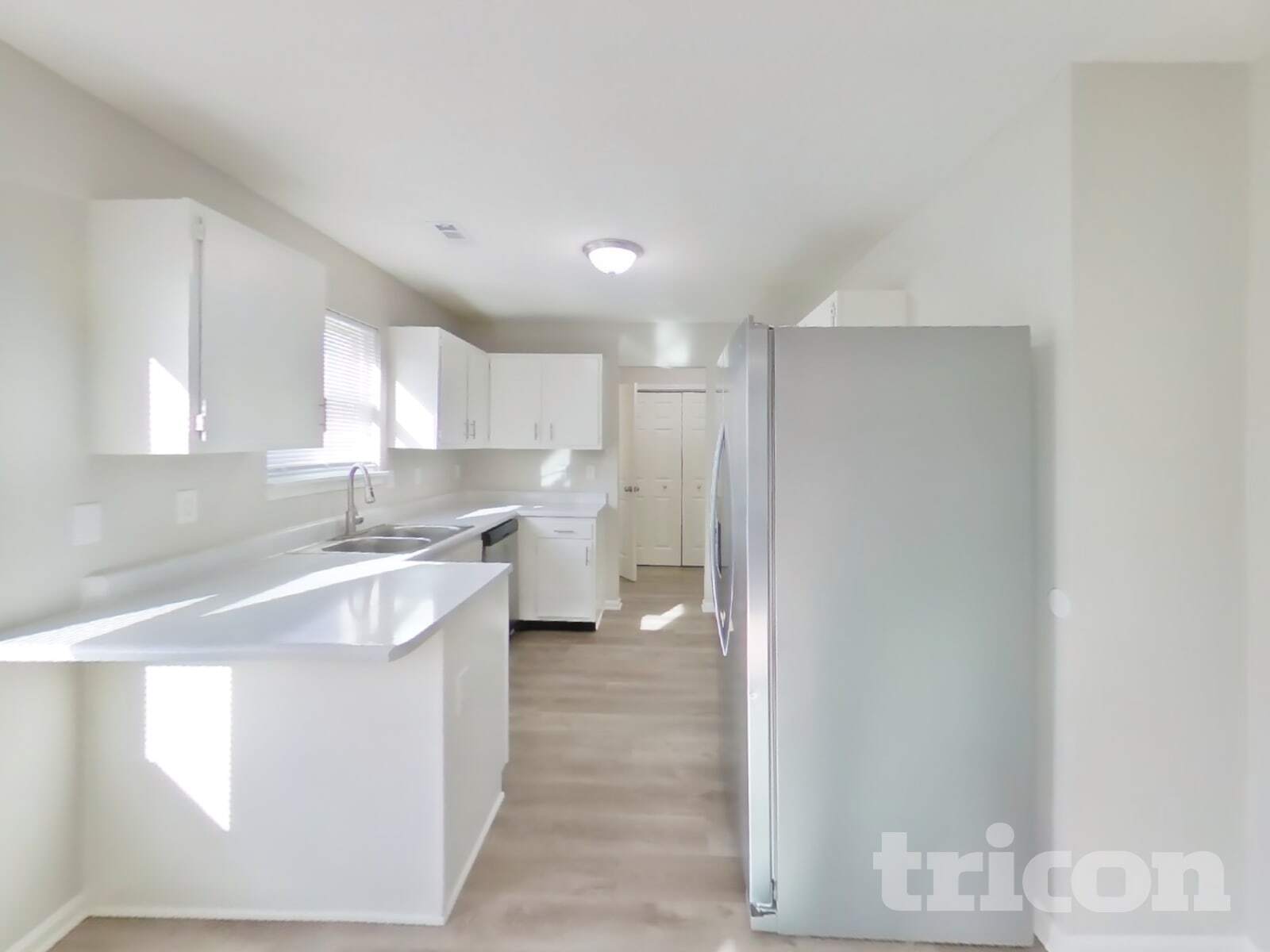 Building Photo - 9825 Rhodes Ln