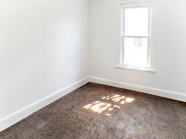 Building Photo - Point Breeze Three Bedroom Home