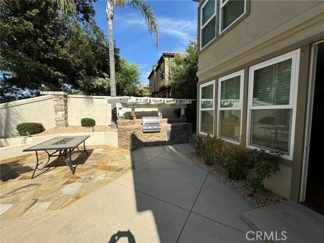 Building Photo - 6 Lakeridge