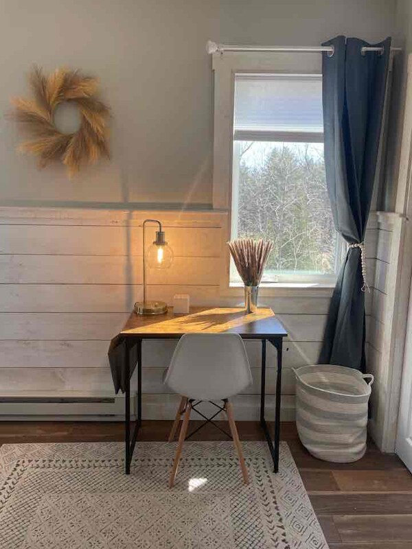 Building Photo - 220 ME-133