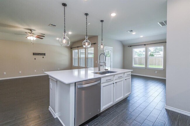 Building Photo - 9623 Thimbleweed Dr
