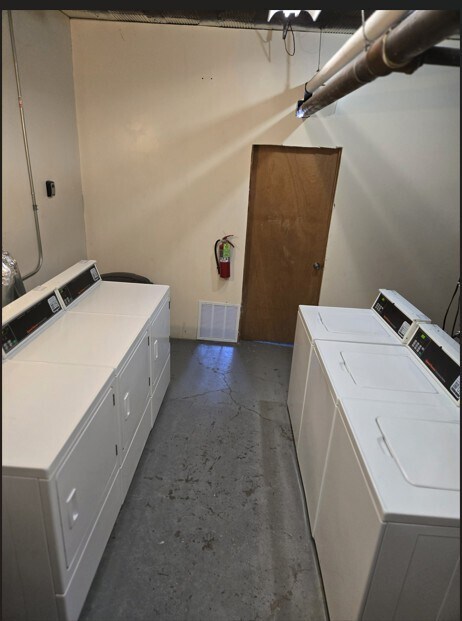 Building Photo - 8054 s Hermitage