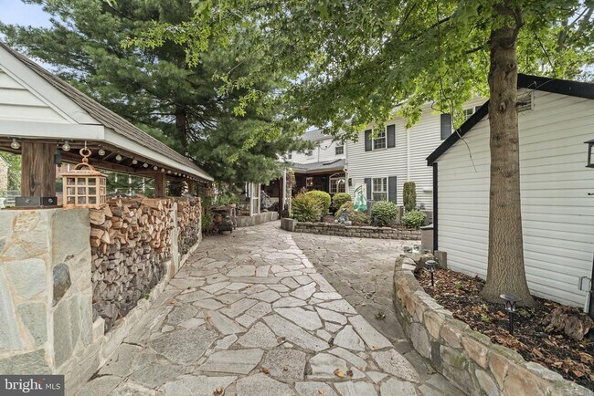 Building Photo - 79 Manor Cir