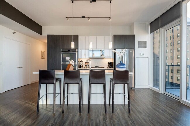 Building Photo - 1411 S Michigan Ave