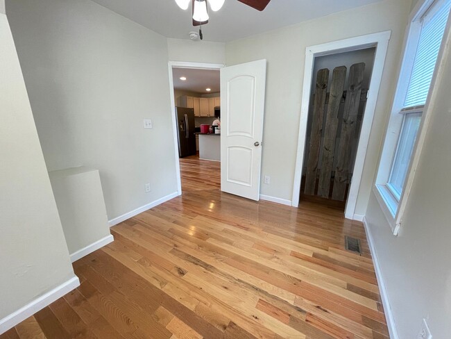 Building Photo - Large, updated 5 BR 2.5 BA in Carrboro, cl...