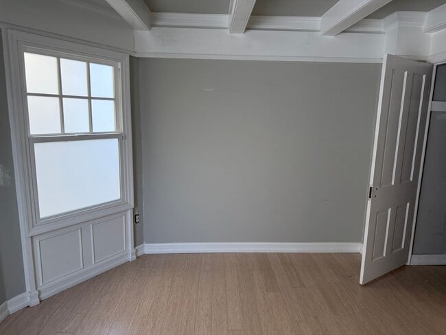 Building Photo - 2 Bedroom 2 Bath