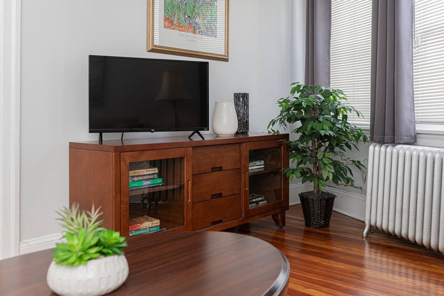 Building Photo - 658 Lancaster Ave