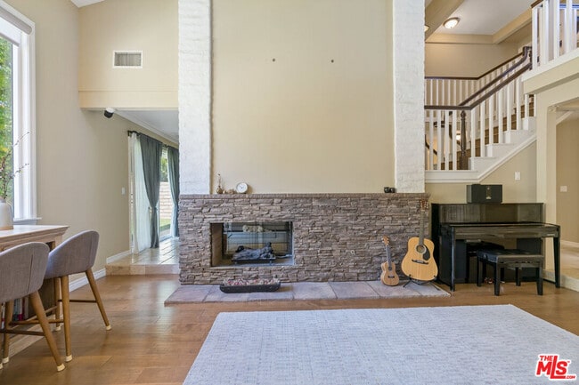 Building Photo - 683 Triunfo Canyon Rd