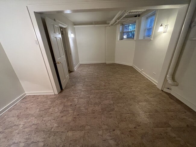 Building Photo - 5455 S Hyde Park Blvd