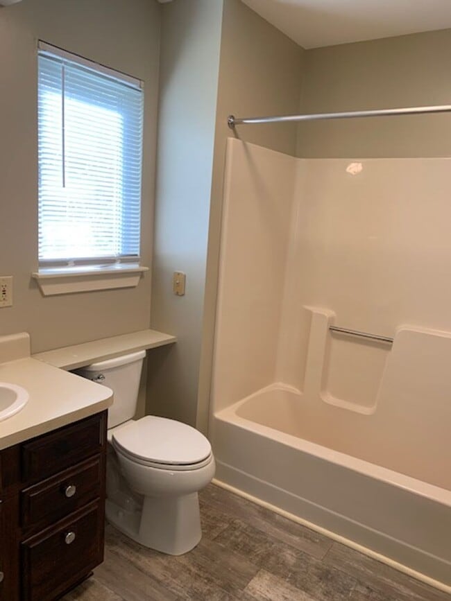 Building Photo - Sarah's Run Apartments