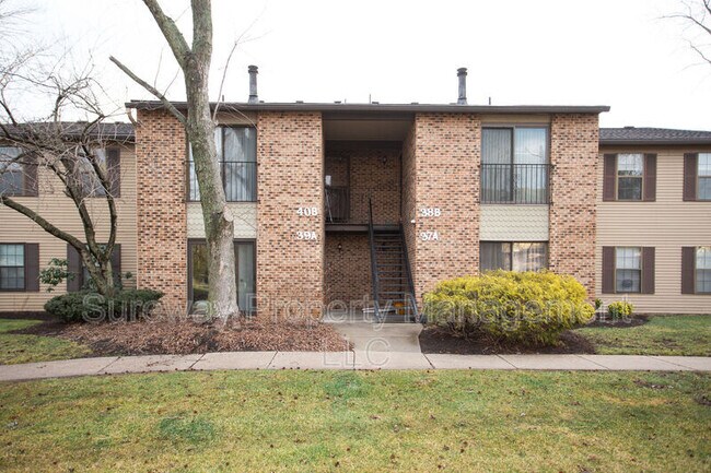 Primary Photo - 40B Sumac Ct