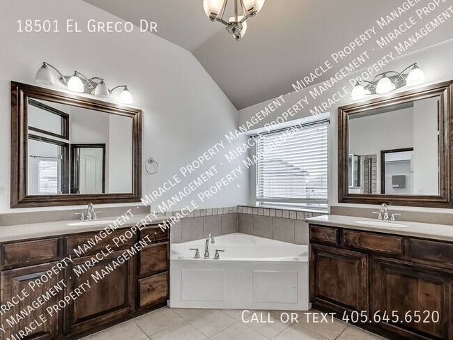 Building Photo - 18501 El Greco Dr