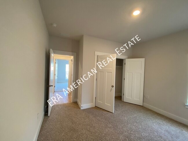 Building Photo - 3398 Southwind Dr