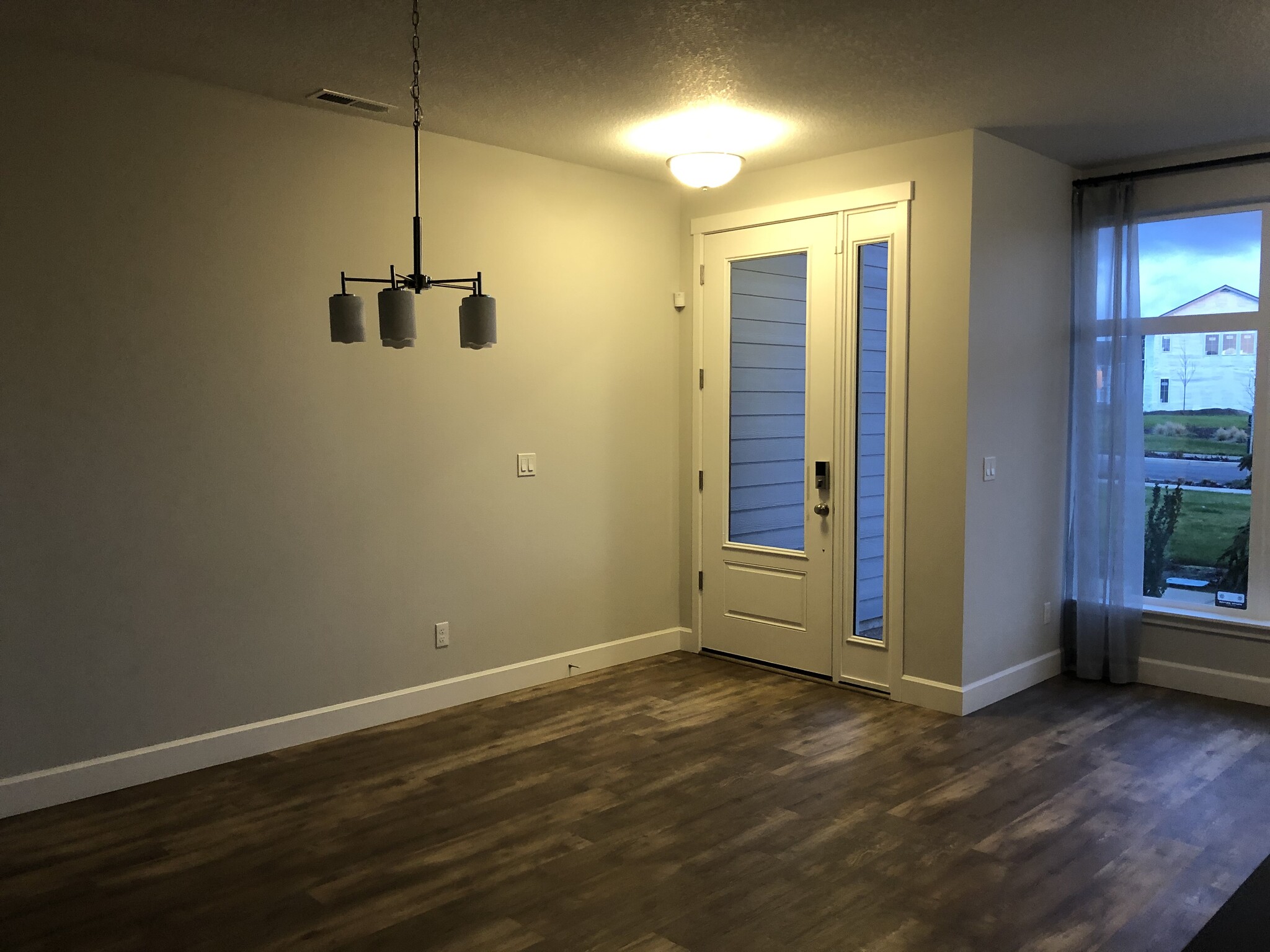 Foyer / Dining Area - 7447 SE Chinquapin Dr