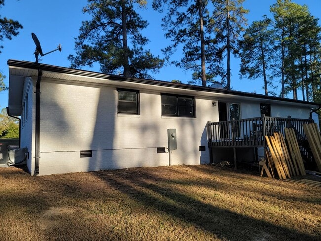 Building Photo - Beautifully Upgraded Ranch Home located outside of Pinehurst! Short Commute to Fort Bragg!