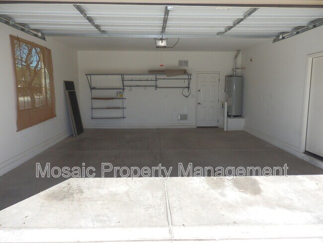 Building Photo - 3721 S Vineyard Ave