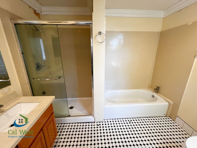 Building Photo - $5800 - Spacious 5 Beds 4 baths with large...