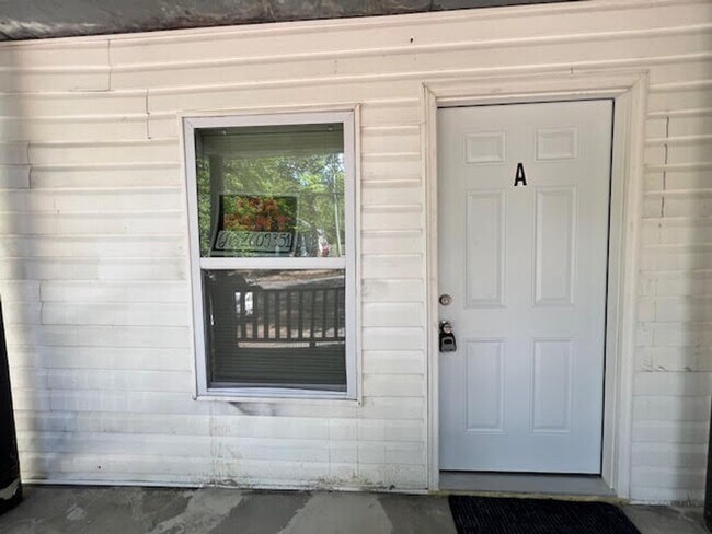 Building Photo - Charming, Fully Renovated 2-Bedroom in West Columbia