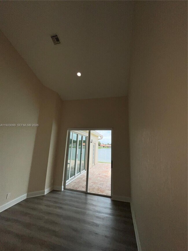 Building Photo - 1127 Laguna Springs Dr