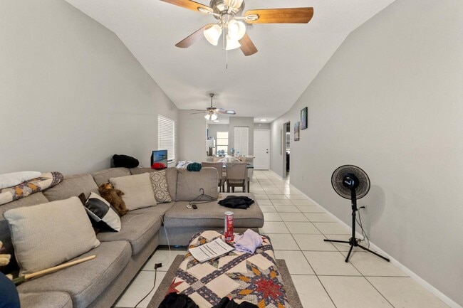 Building Photo - 7124 Barclay Ave