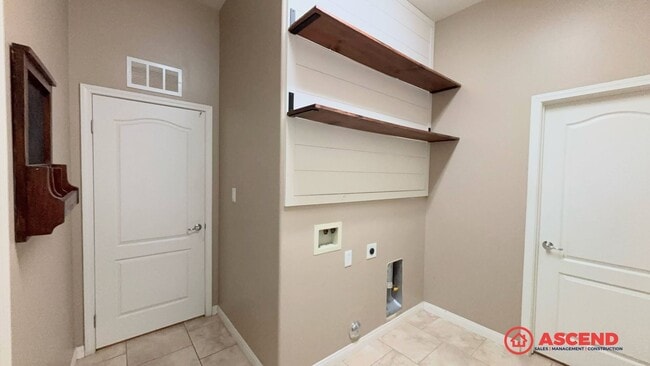 Building Photo - Beautiful Home Located In The Southwest!