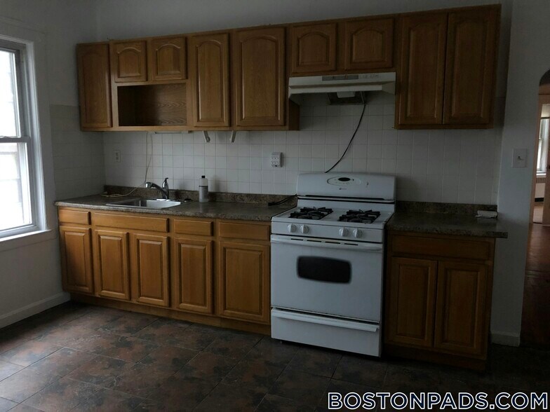 Building Photo - 54 Brainerd Rd