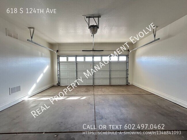 Building Photo - 618 S 124th Ave