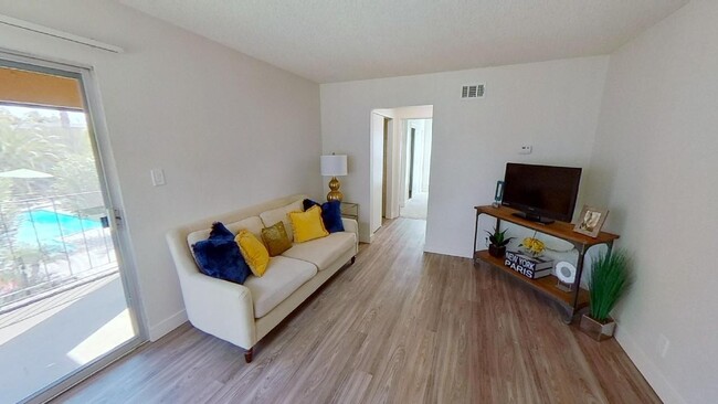 Living Area - Cambridge House Apartments