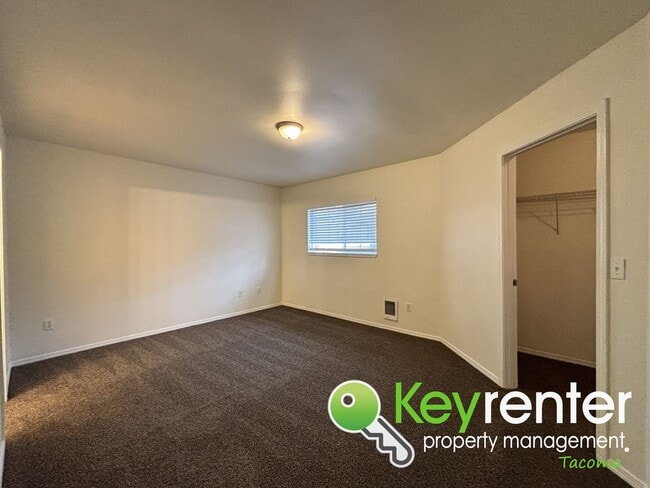 Building Photo - Modern 3 Bedroom 2.5 Bathroom Tacoma Duplex Near Shopping, Parks and Freeways