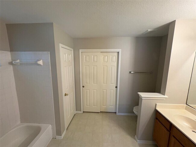 Building Photo - 1008 Stacia's Way