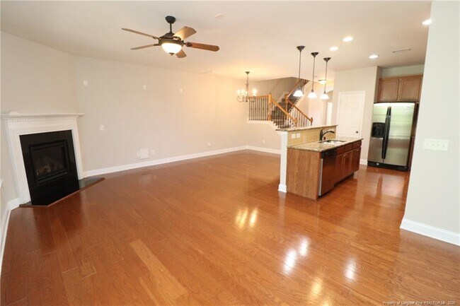 Building Photo - 218 Longchamp Ln