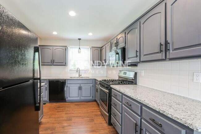 Building Photo - PARK HILL - 3+ BDRMS - 3 FULL BATHS AVAILA...