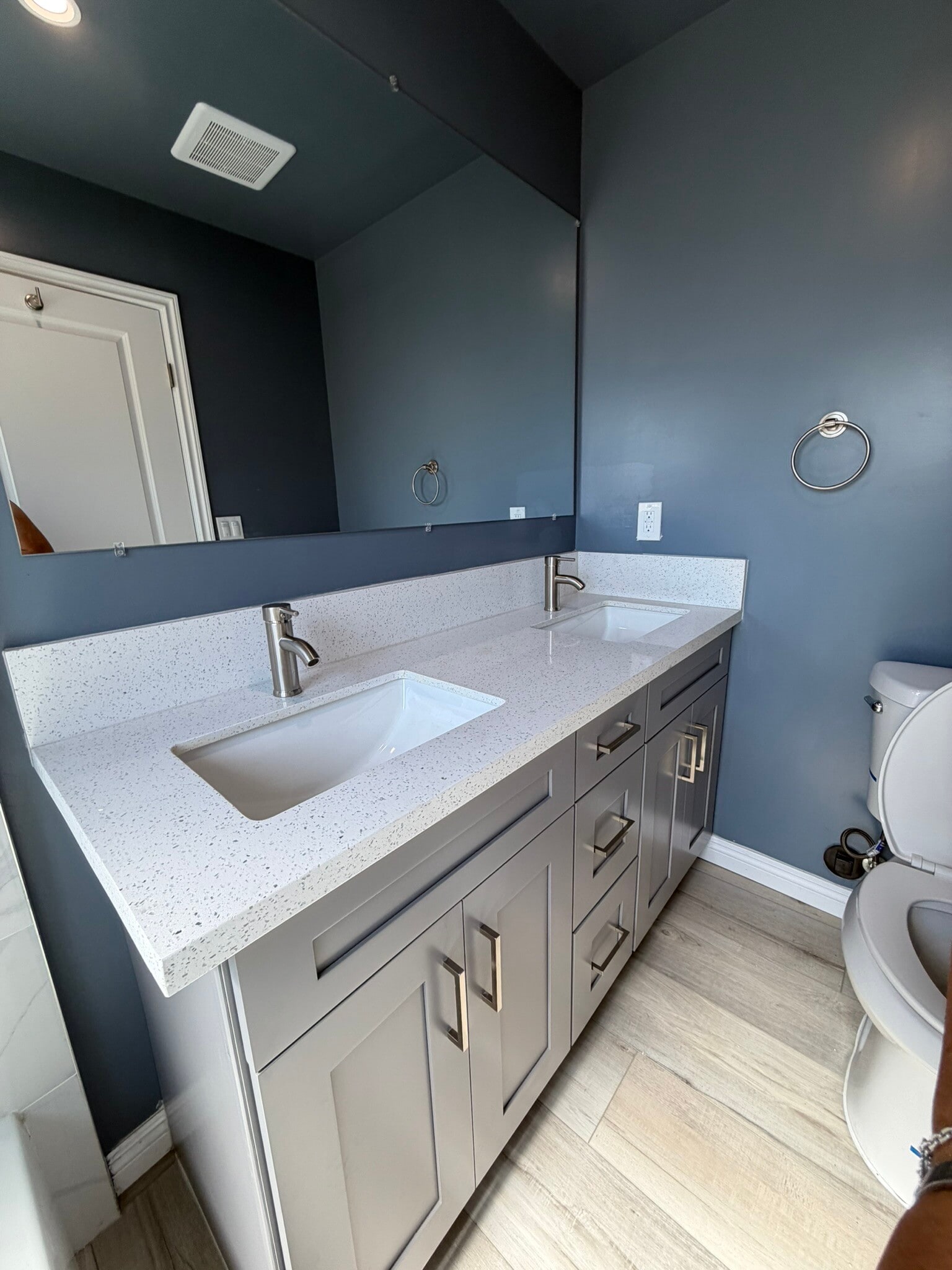 Master bathroom - 2540 E Dunes St