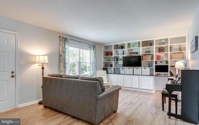 Building Photo - 10121 Cheswick Ct