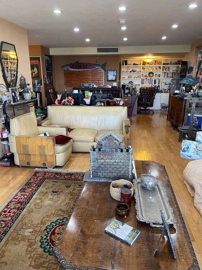 Building Photo - 865 Comstock Ave