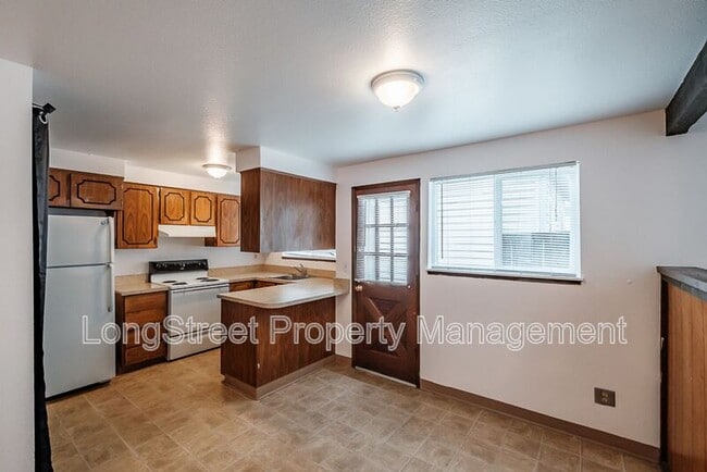 Building Photo - 1950 NW Hayes Ave