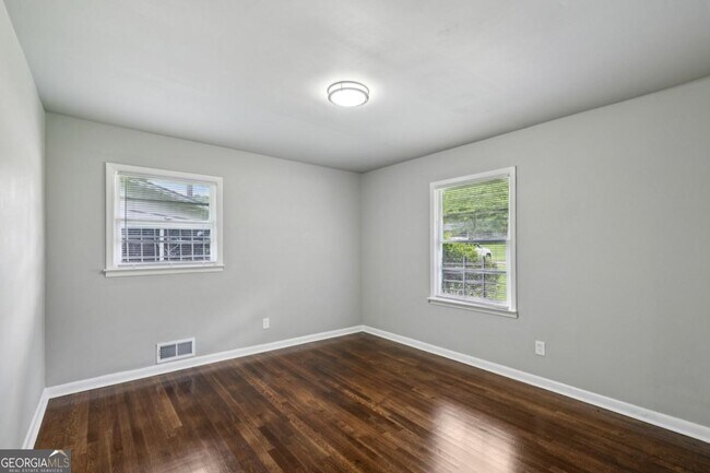 Building Photo - 3036 Will Rogers Pl SE