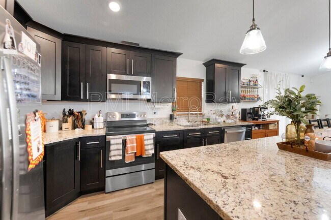 Building Photo - 902 W Alsobrook St