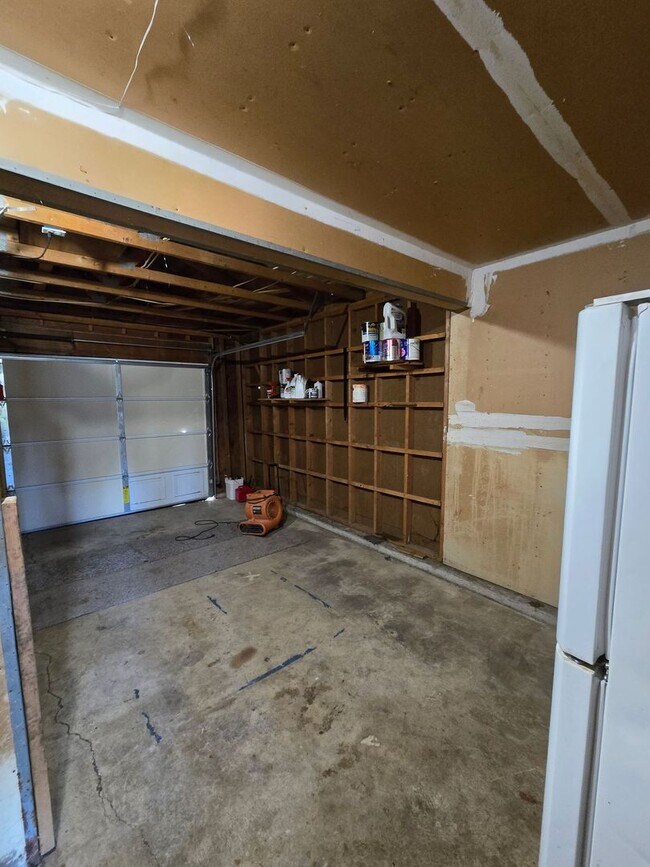 Building Photo - PRELEASING AUGUST 2026: 4 bedroom, 2.5 bathroom House