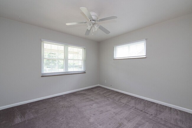 Building Photo - 3627 Edgebrook Dr