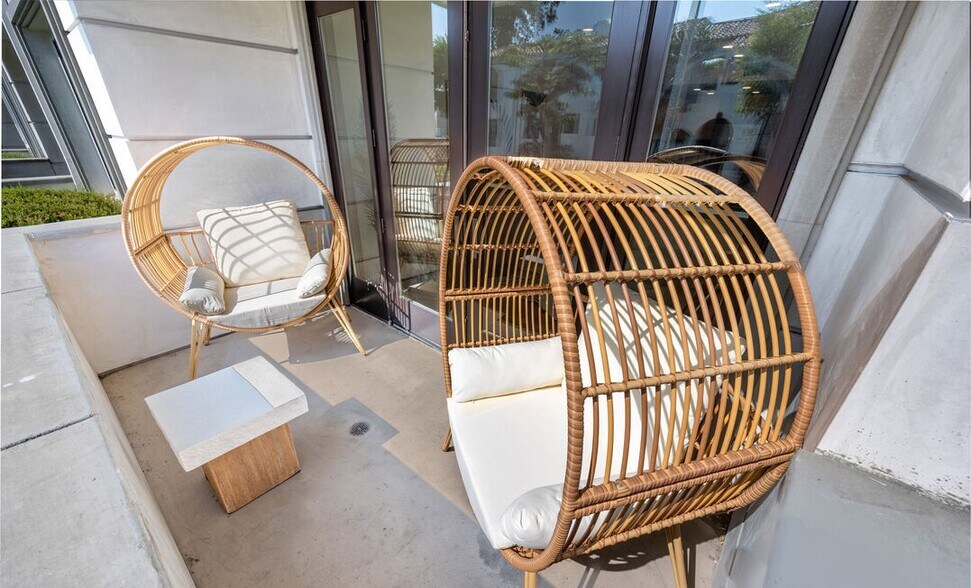 Building Photo - 1070 S Bedford St